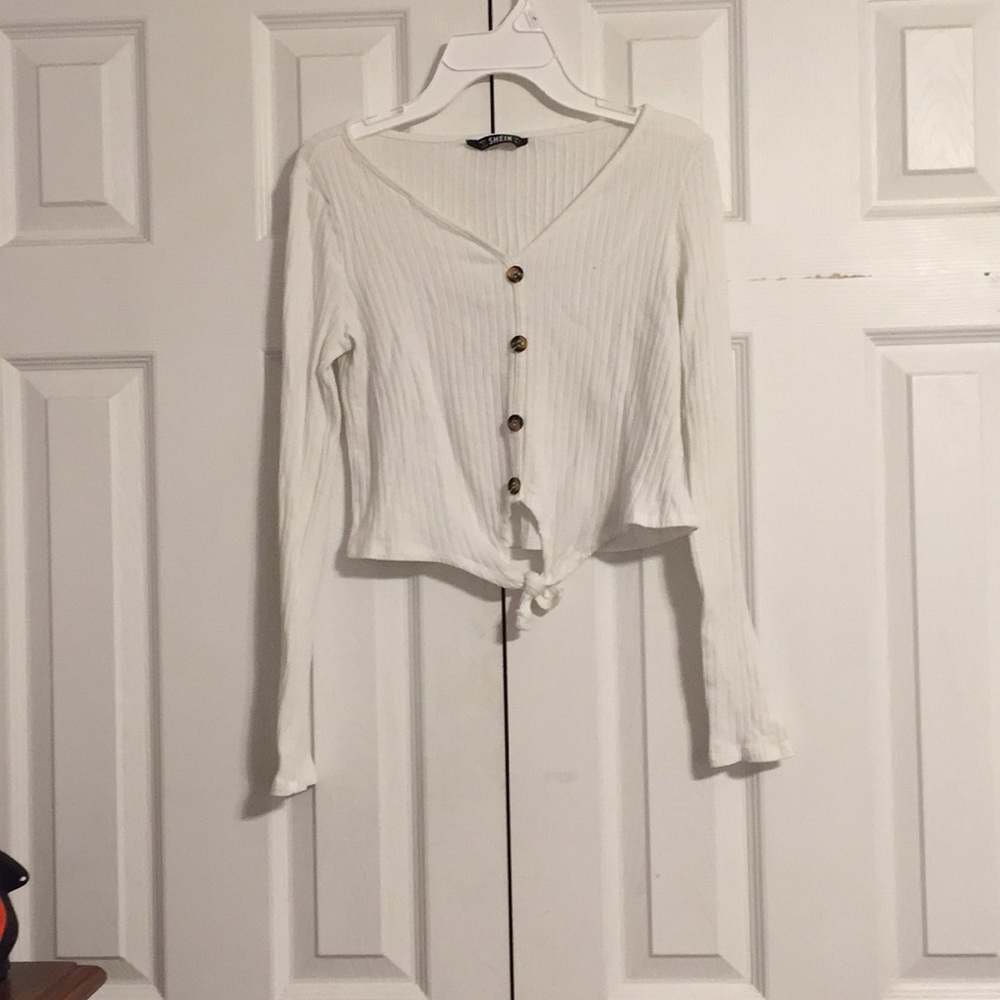 White cropped tee